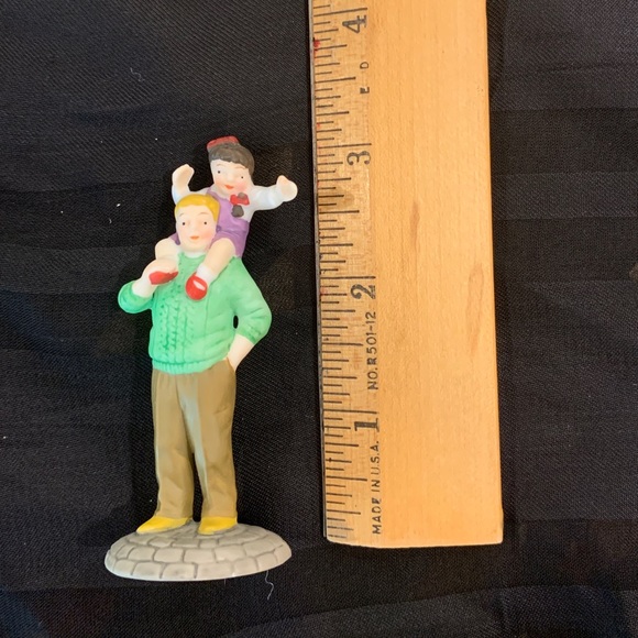 Dept. 56, Disney Parks Family, Set of 3 figurines - Picture 4 of 9